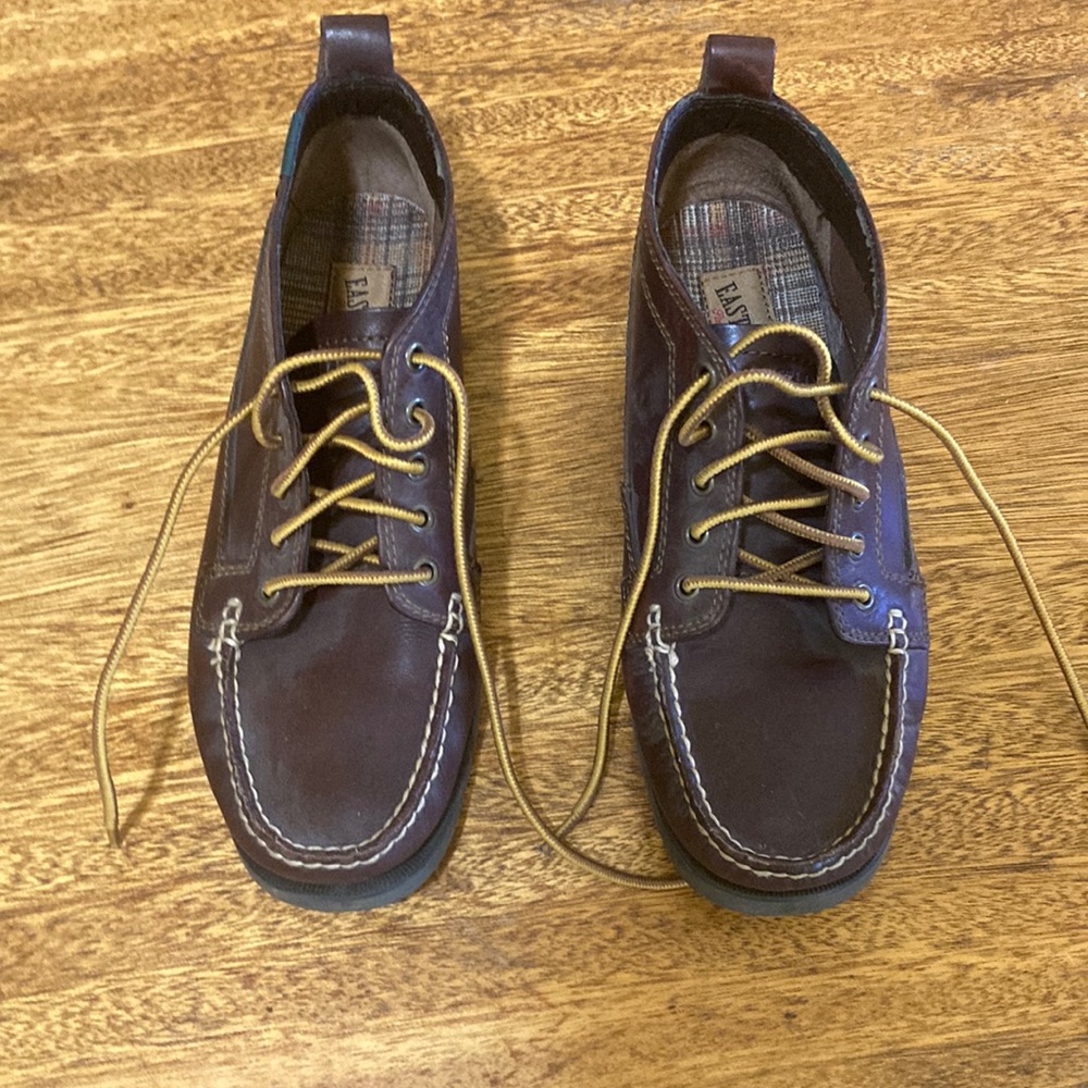 Eastland leather chukka shoes. Brown. Great condition. Women size 8.